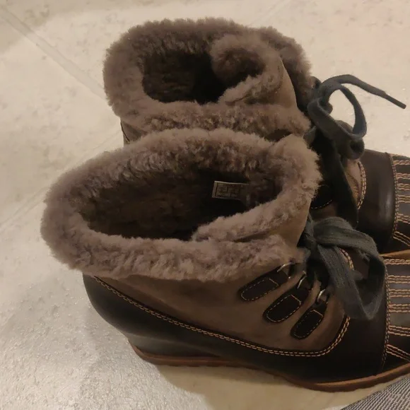 UGG Alasdair Wedge brown/tan Boots sz 9 - Picture 8 of 10